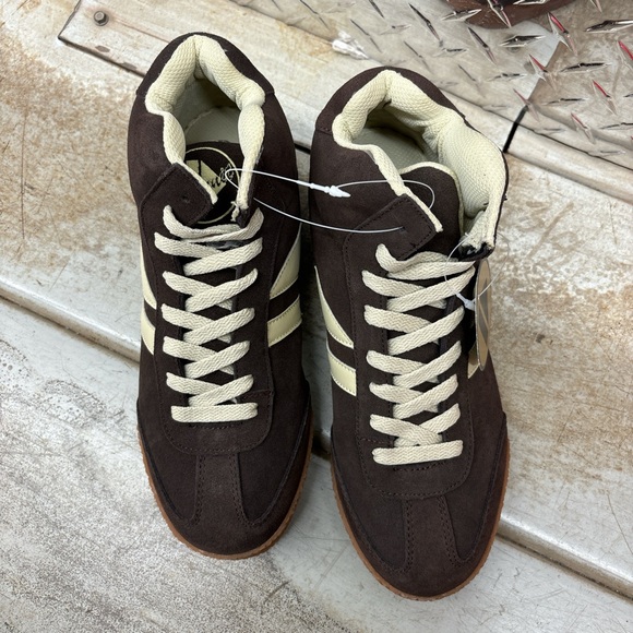 $20 SPECIAL! BNIB dunnit hi tops, brown/beige, womens 5-10US - Picture 2 of 3